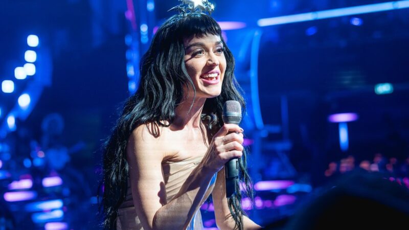 Fotografie Katy Perry při koncertu v Central Hall ve Westminsteru v roce 2024