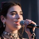Fotografie Dua Lipy v roce 2017 v Hollywoodu