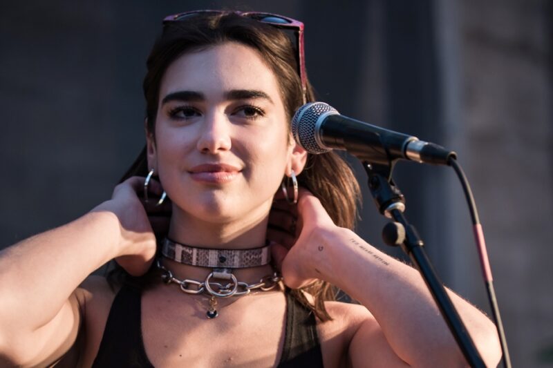 Fotografie zpěvačky Dua Lipy