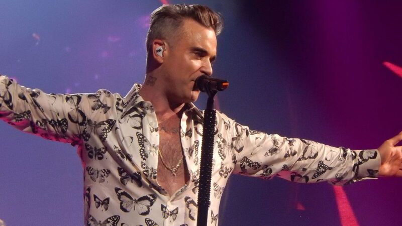 Robbie Williams v Roundhouse v Londýně v roce 2016