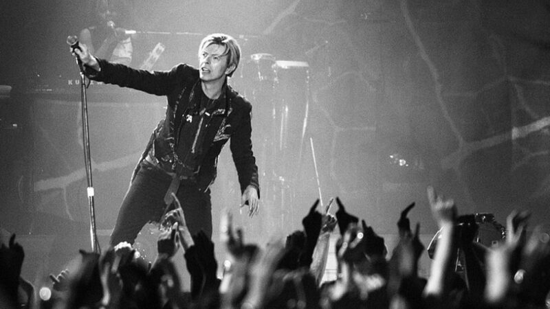 David Bowie na koncertě v roce 2003