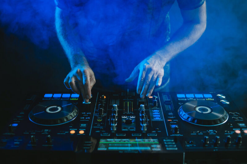 DJ