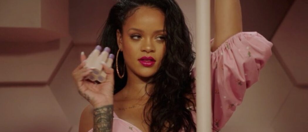 Zpěvačka Rihanna během kampaně značky Fenty Beauty v roce 2018