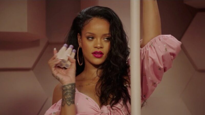Zpěvačka Rihanna během kampaně značky Fenty Beauty v roce 2018