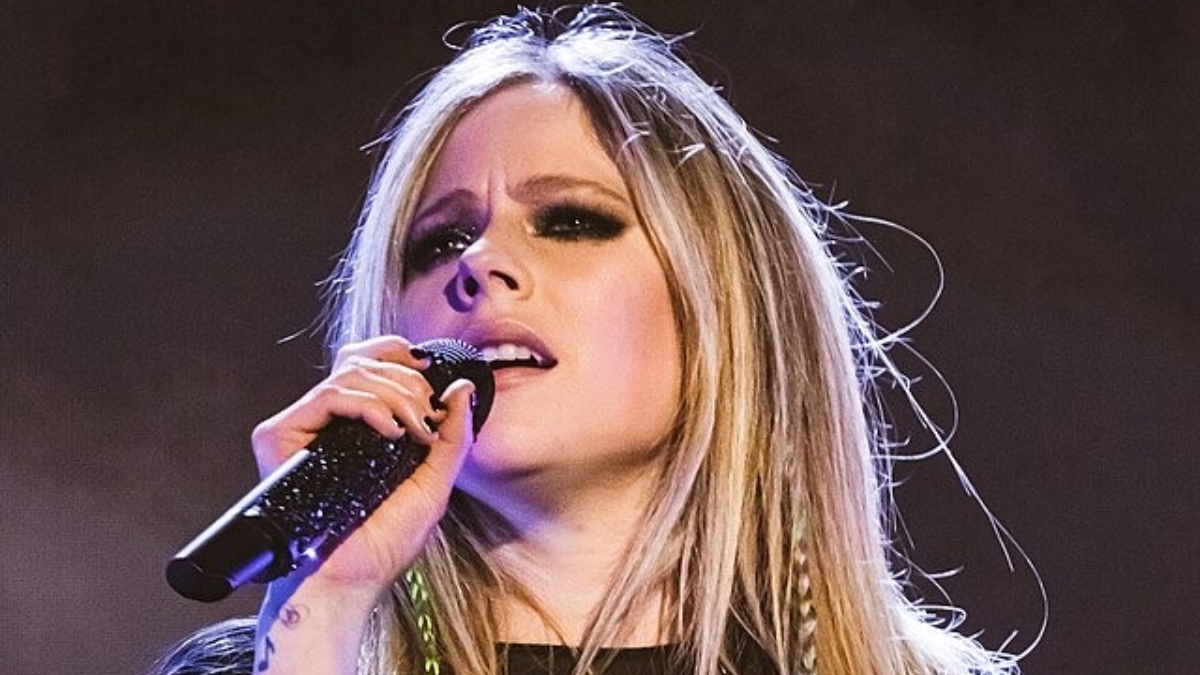 Zpěvačka Avril Lavigne během koncertu v Los Angeles 2019