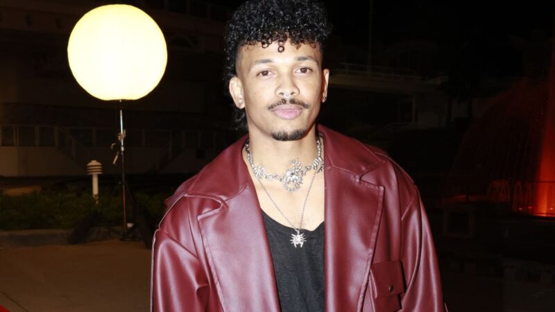 Ben Cristovao na červeném koberci před Cenami Anděl Coca-cola