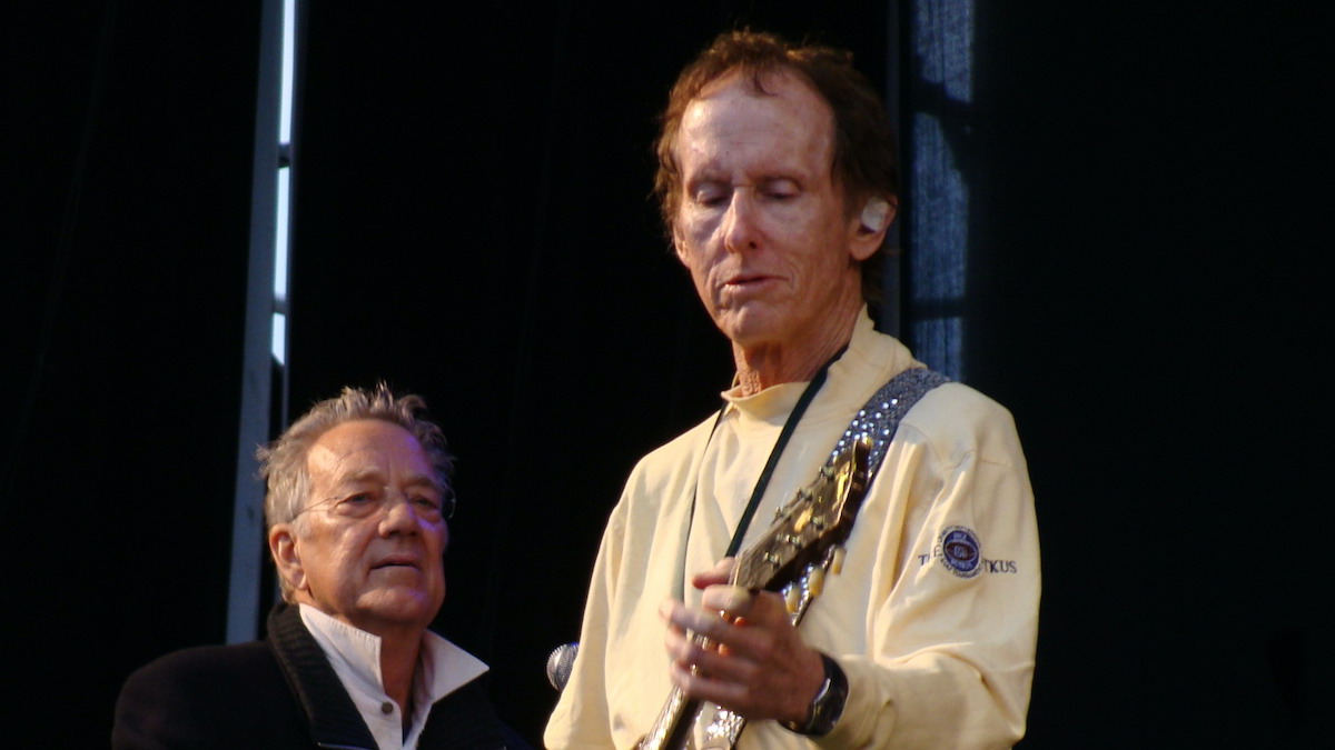 Robby Krieger a Ray Manzarek v roce 2008