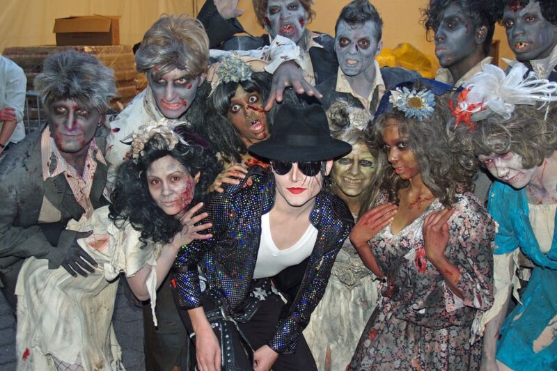 Imitátor Michaela Jakcsona a oslava 25. výročí vydání Thrilleru