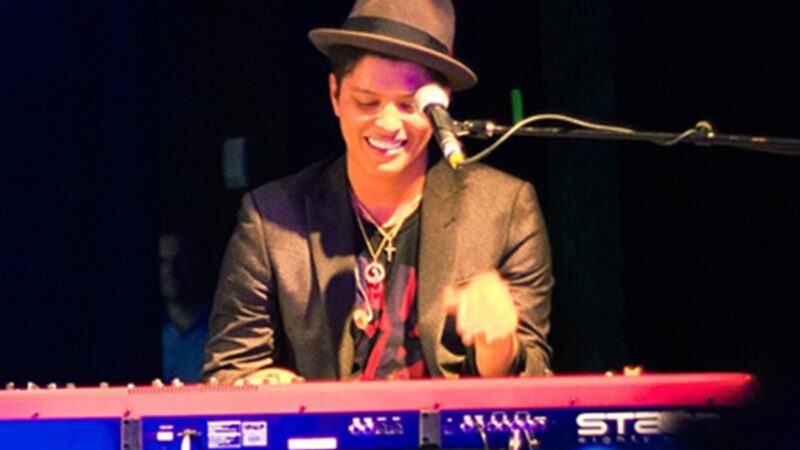 Obrázek k článku: Apple Music hitparáda 2025: Co na ni říkáte?