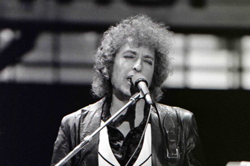 Obrázek k článku: Bob Dylan se nenarodil jako Bob Dylan: Fakta o změně jeho jména