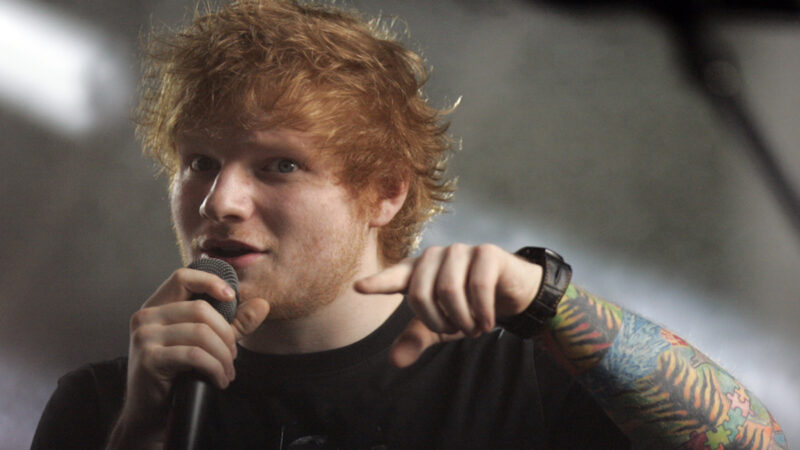 Zpěvák Ed Sheeran