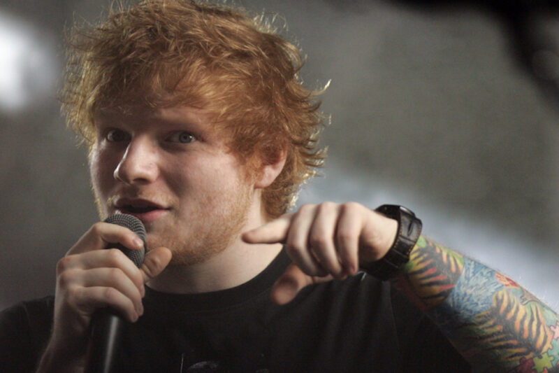 Zpěvák Ed Sheeran
