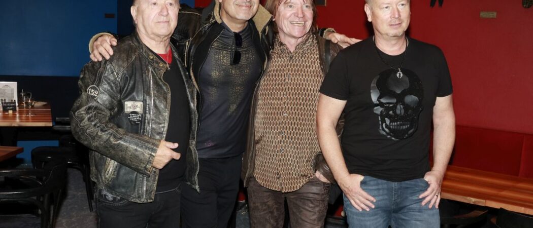 Kapela Olympic na křtu alba Bombarďák