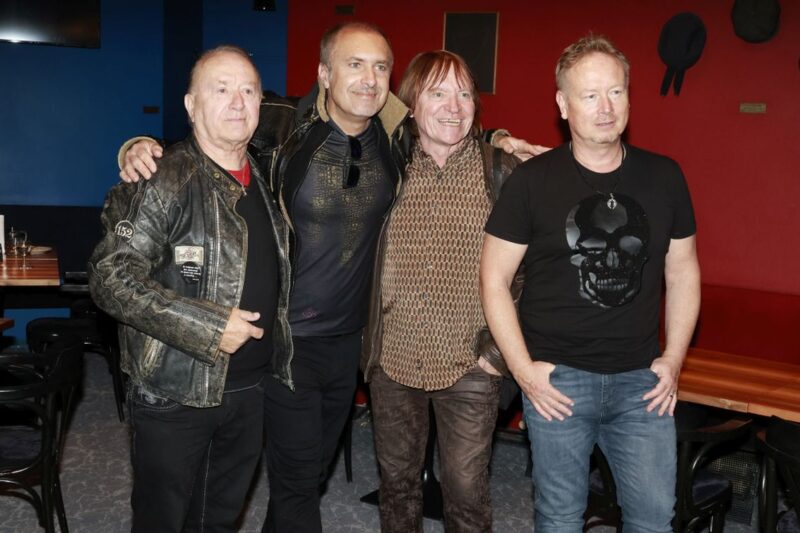 Kapela Olympic na křtu alba Bombarďák