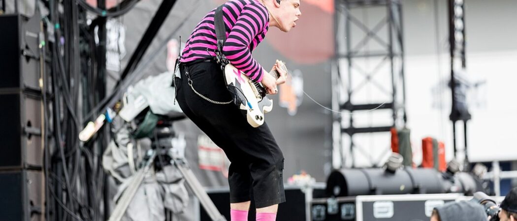 Obrázek k článku: Bondovská píseň jako meta: Yungblud by ji nejraději nahrál s Oasis