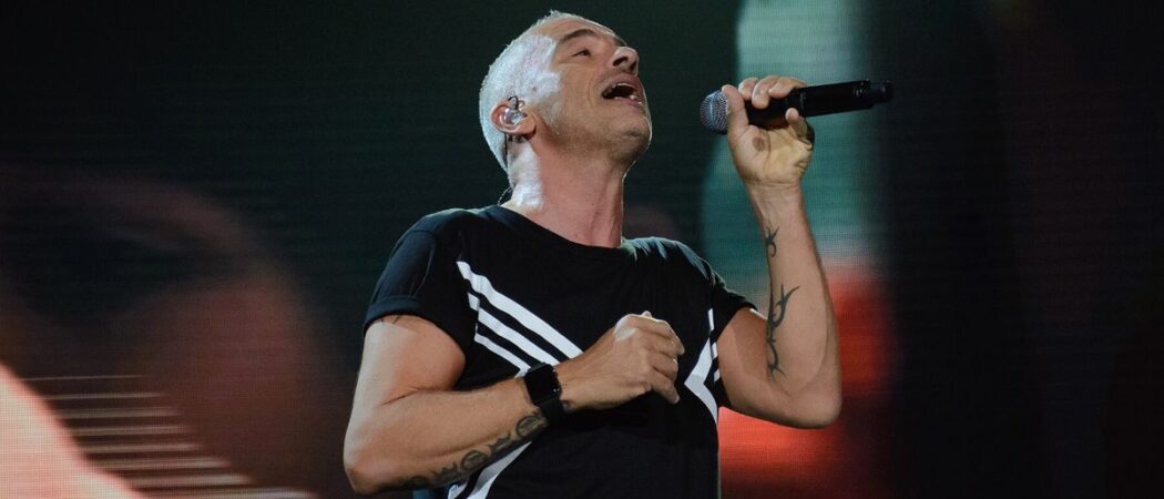 Eros Ramazzotti na koncertě v roce 2015 v Rumunsku