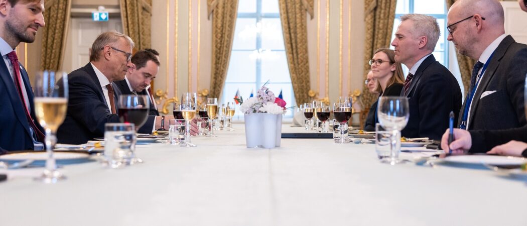 Adam Vojtěch na jednání