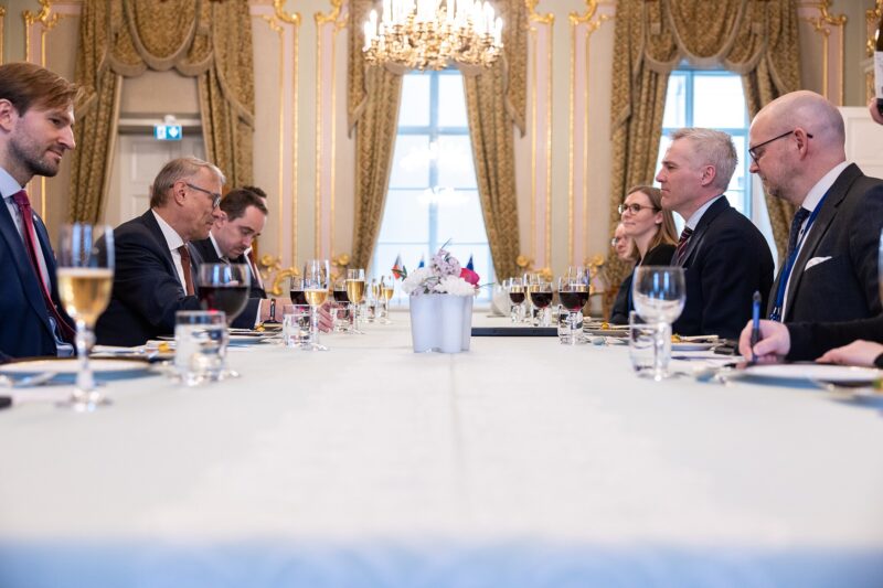 Adam Vojtěch na jednání