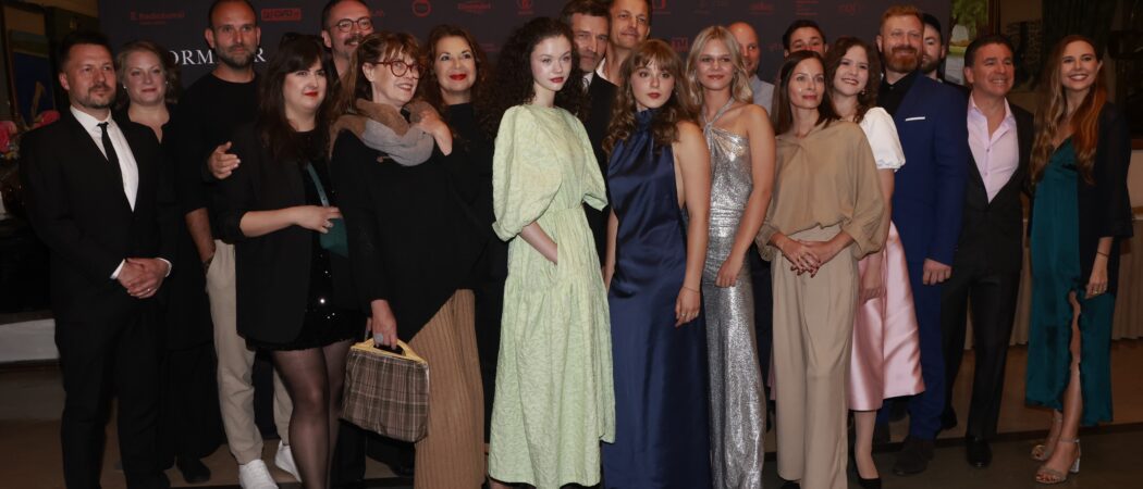 Film Sbormistr měl 8. 7. 2025 premiéru v pražském kině Lucerna.