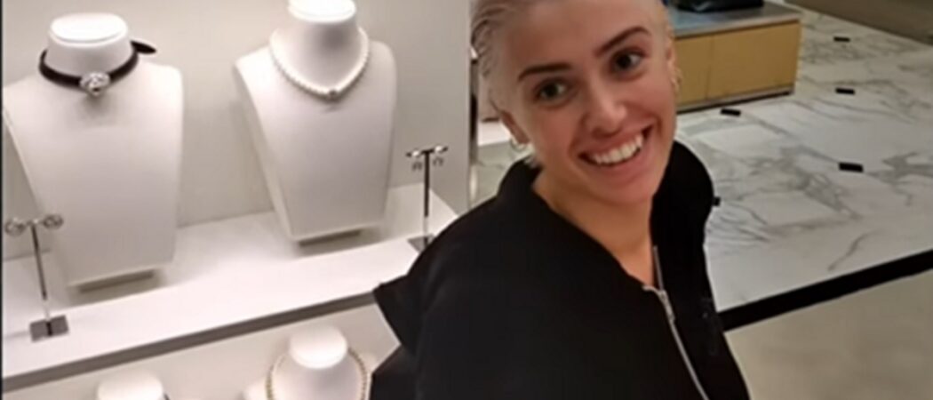 Obrázek k článku: Ze sledované partnerky režisérkou klipu: Bianca Censori není „jen“ manželkou zpěváka Ye