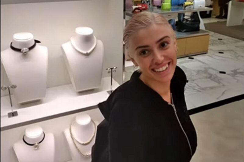 Obrázek k článku: Ze sledované partnerky režisérkou klipu: Bianca Censori není „jen“ manželkou zpěváka Ye