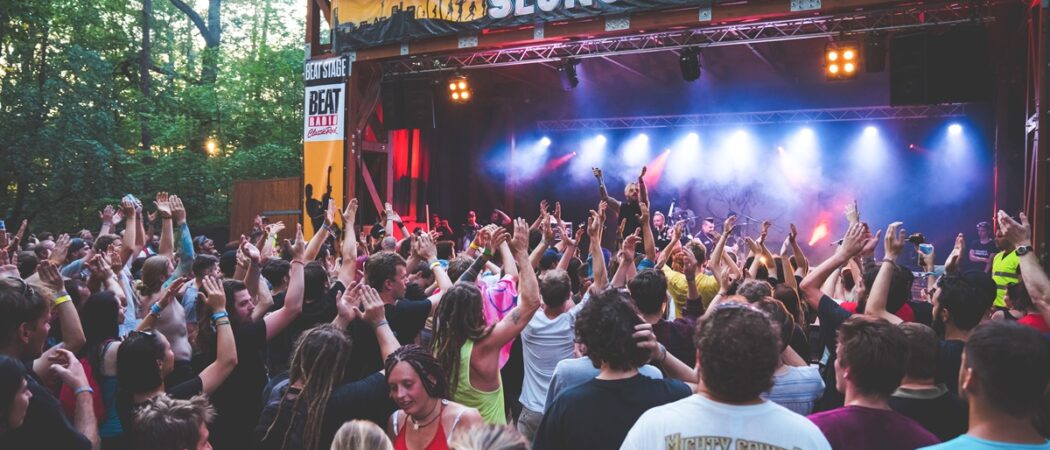 Obrázek k článku: Dub FX v Lesním divadle: Rockový Slunovrat láká na světovou hvězdu i domácí špičku!