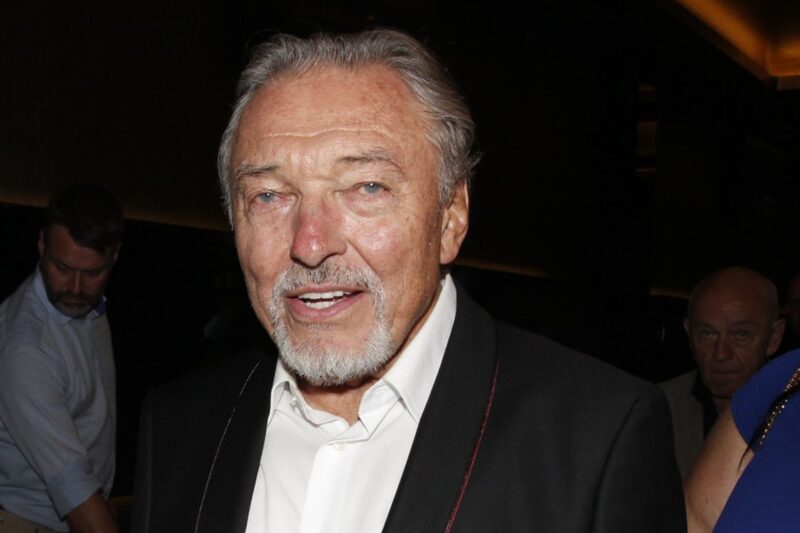 Karel Gott na křtu knihy Já a mých 222 dokonalých přátel v roce 2018