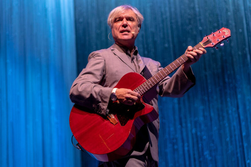 David Byrne na koncertě v roce 2018