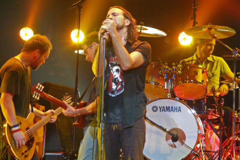 Pearl Jam v Albánii v roce 2006
